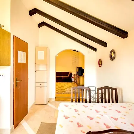 Apartment Cosy With Sea View In - 50 Sqm + Terrace Zlarin