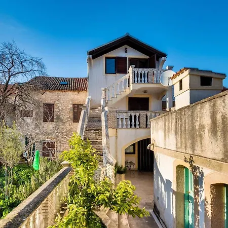 Cosy With Sea View In - 50 Sqm + Terrace Zlarin