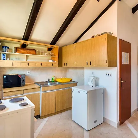 Cosy With Sea View In - 50 Sqm + Terrace Appartement Zlarin