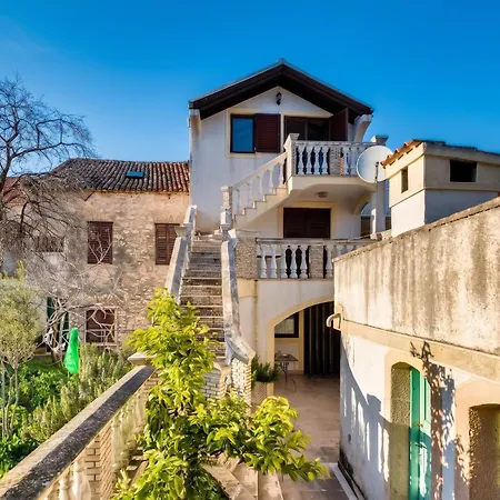 Cosy With Sea View In - 50 Sqm + Terrace Zlarin