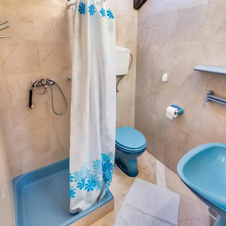 Apartament Cosy With Sea View In - 50 Sqm + Terrace Zlarin